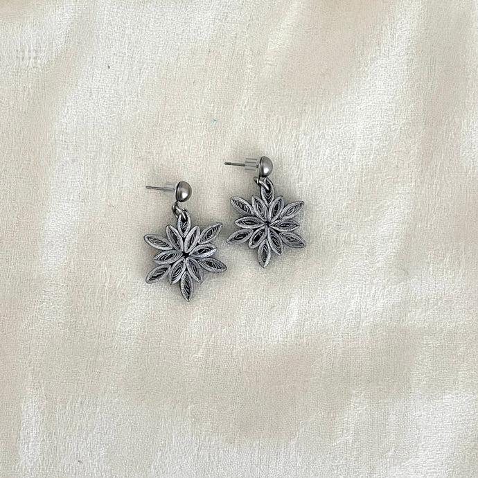 Paper quilled Snowflake earrings in black with silver edge color.