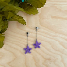 Load image into Gallery viewer, Earrings in the shape of Starfish in purple color. Handmade, paper quilled and lightweight.
